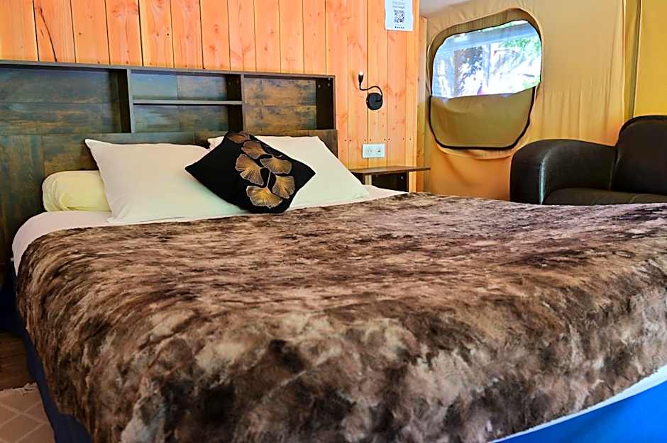 Prehistoric Lodge - Adult Only