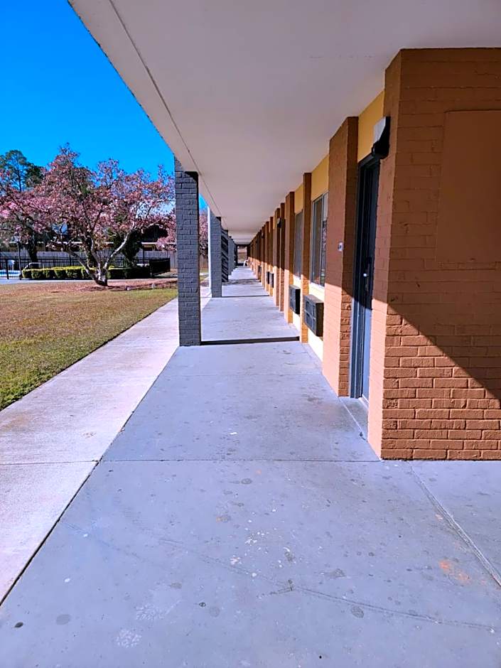 Executive Inn & Suites