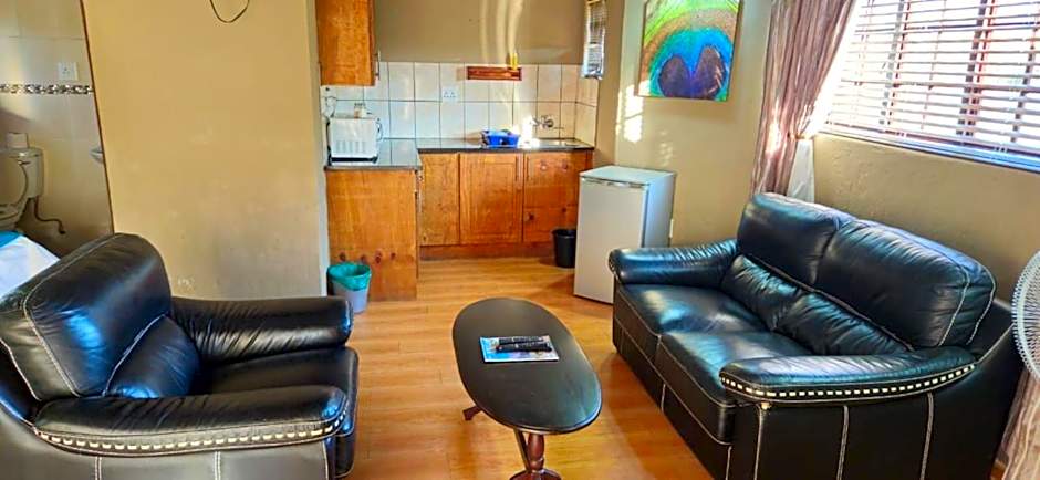 Gaggle Inn Guest Lodge