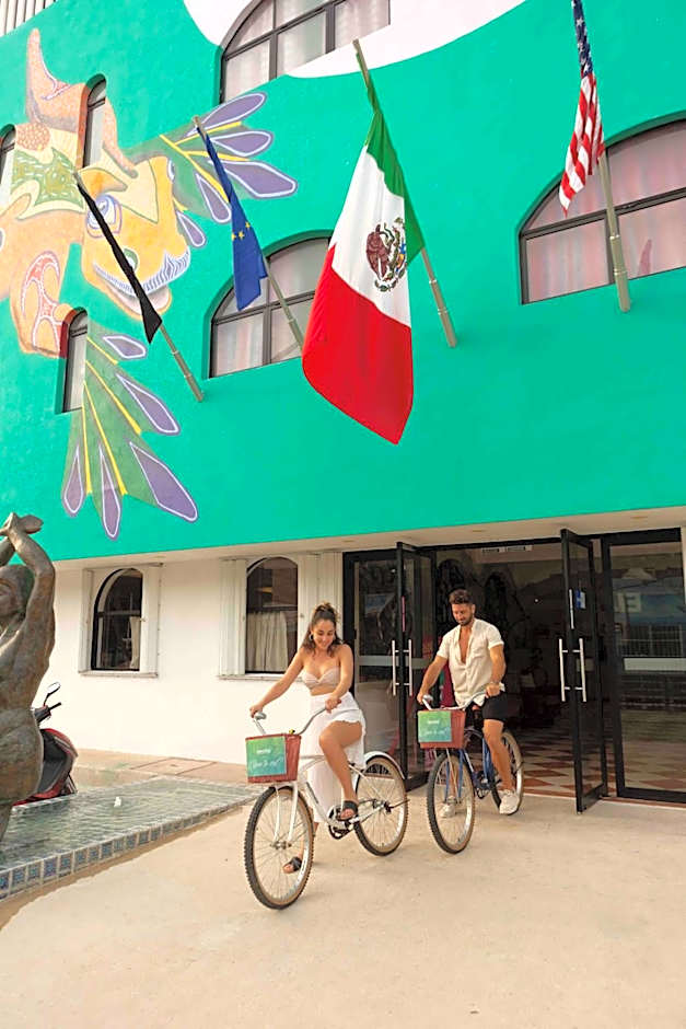 Nomads Party Hotel & Hostel