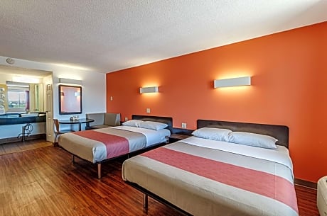 Queen Room with Two Queen Beds - Disability Access - Non-Smoking