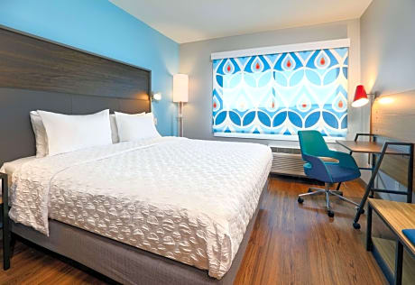 1 King Bed