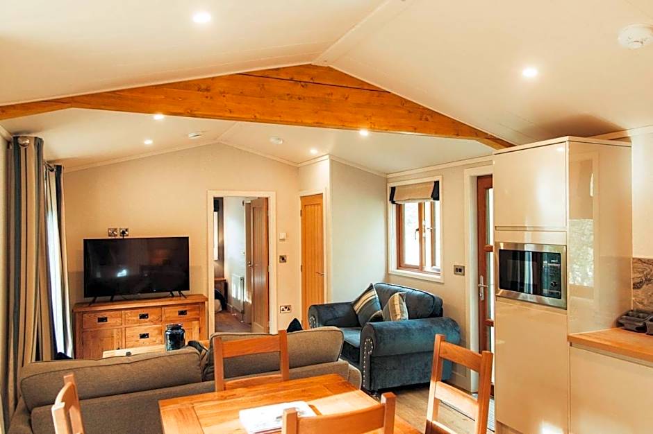 Herons Lake Retreat Hot Tub Lodges