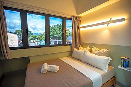 Queen Bedroom with Window