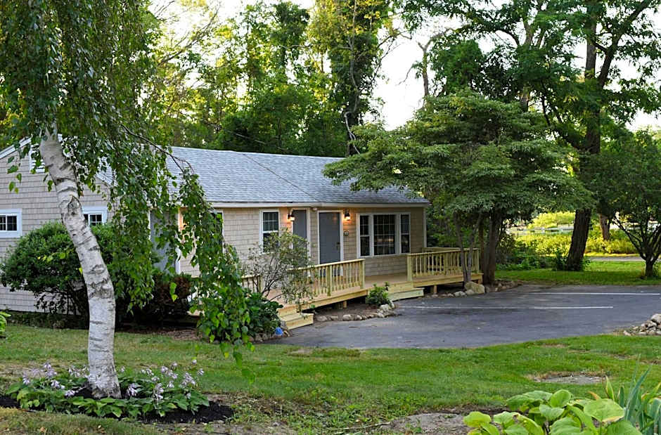 Sandwich Inn and Suites