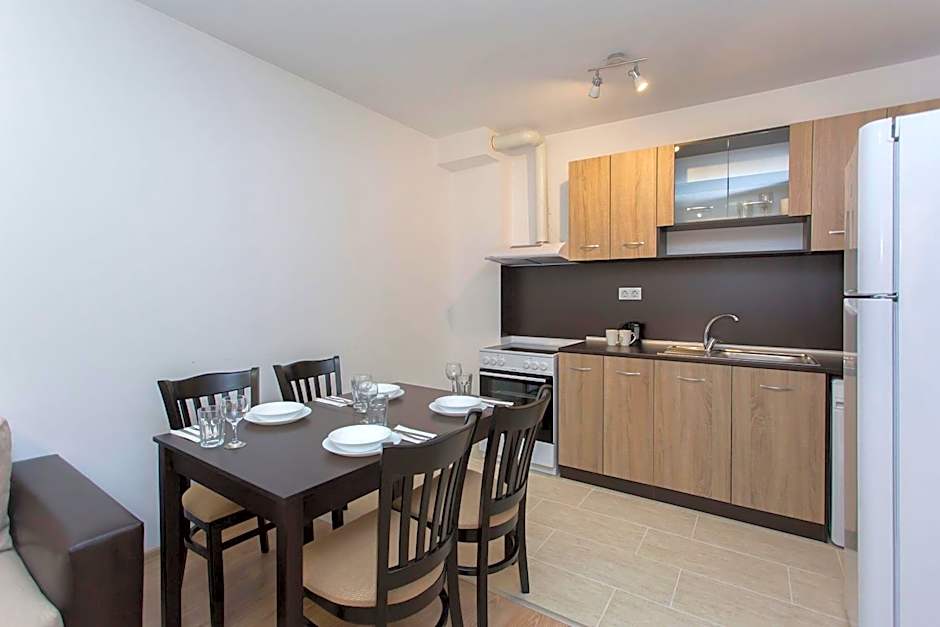 Modern and Bright Apartments near Center - FREE PARKING