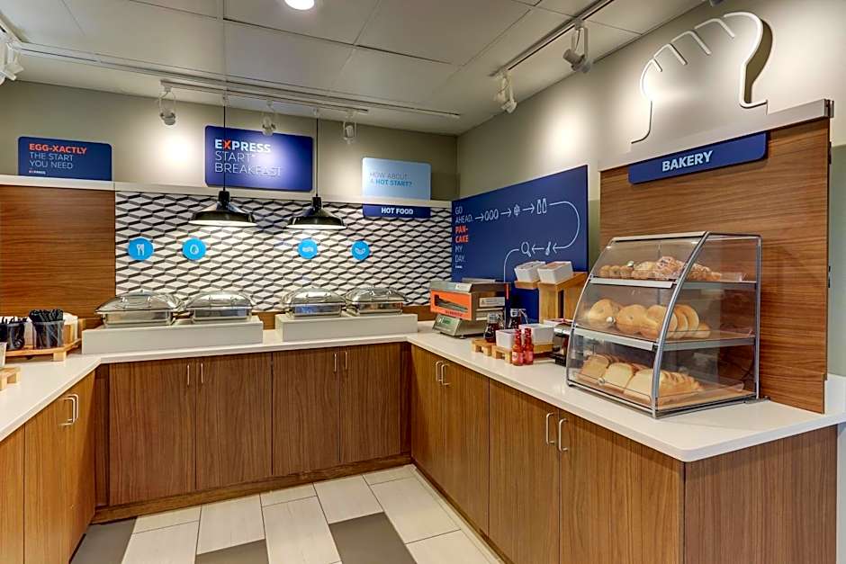 Holiday Inn Express Cincinnati North - Monroe By IHG