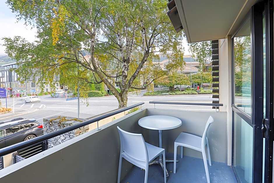 Garden Court Suites & Apartments