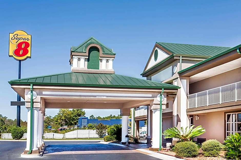 Super 8 by Wyndham Marianna I-10