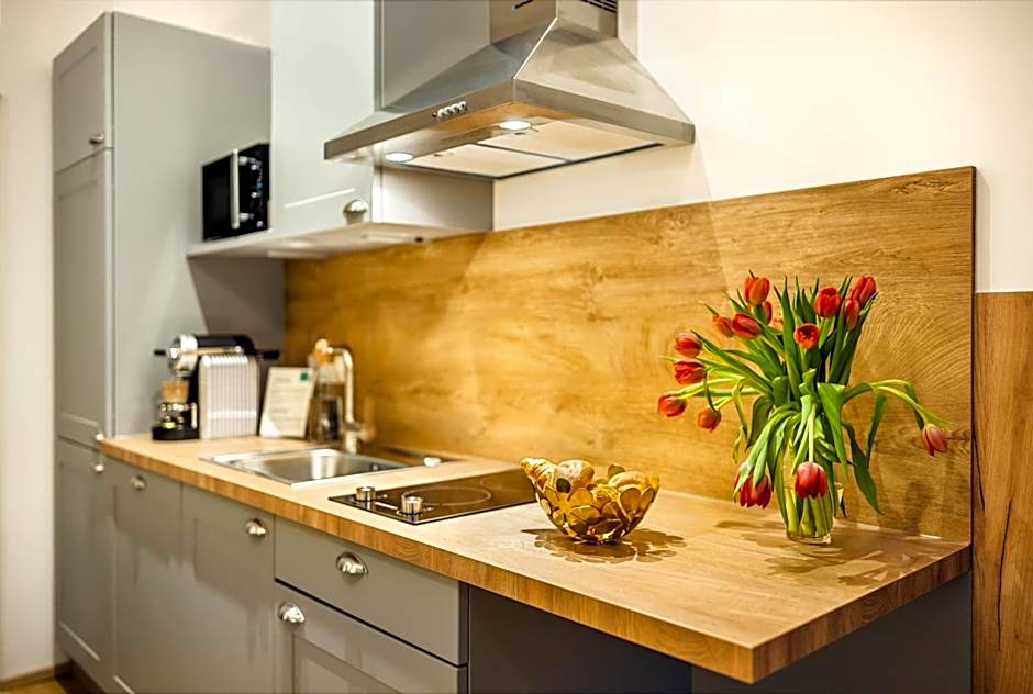 Jimmy's Apartments Emerald