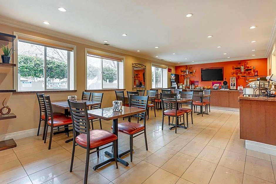 Best Western Plus Airport Plaza