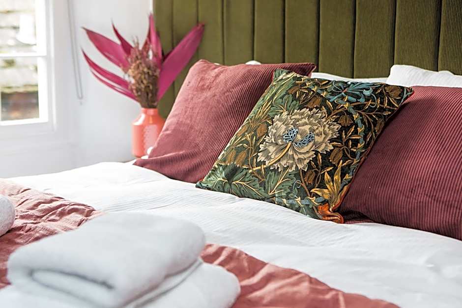 Skeldale House 'All Creatures Great & Small' Luxury Apartments & Studios in Askrigg, Yorkshire Dales