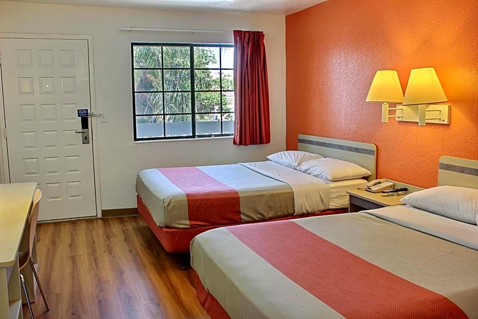 Motel 6-Coalinga, CA - East