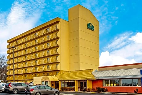 La Quinta by Wyndham Stamford / New York City
