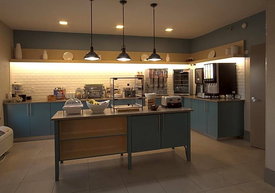 Country Inn & Suites by Radisson, Moline Airport