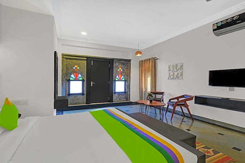 Hotel Udai Niwas - By The Lake