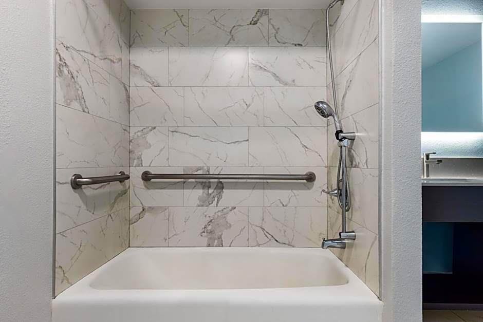 Red Lion Inn & Suites Lemoore