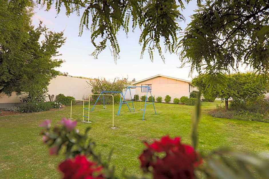 AAA Thames Court Motel