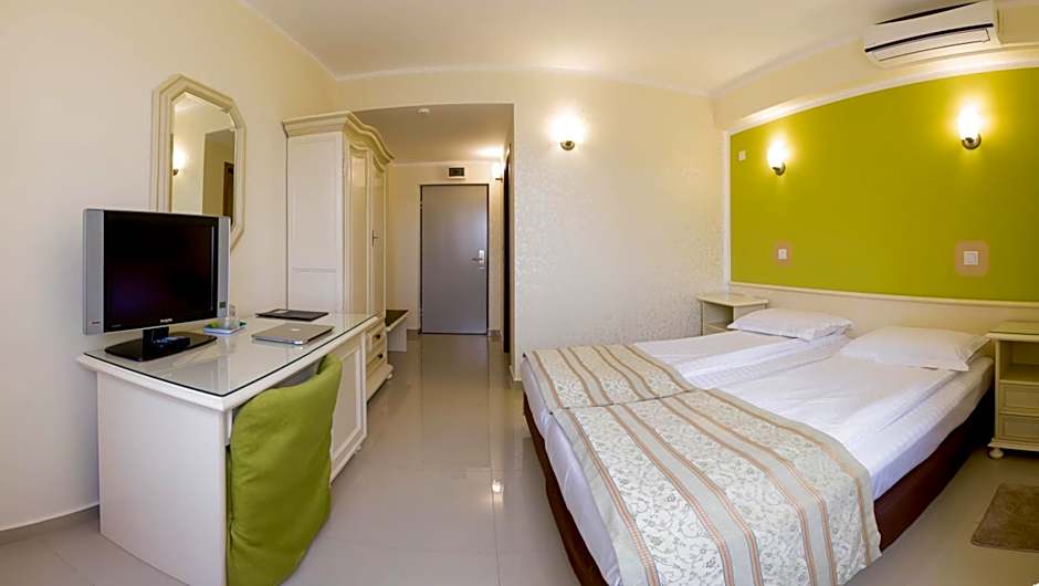 Zdjęcie 1 z 10 — 1 Double Bed or 2 Beds