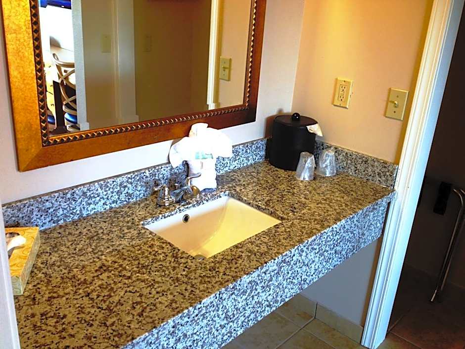 Days Inn by Wyndham Lakewood South Tacoma