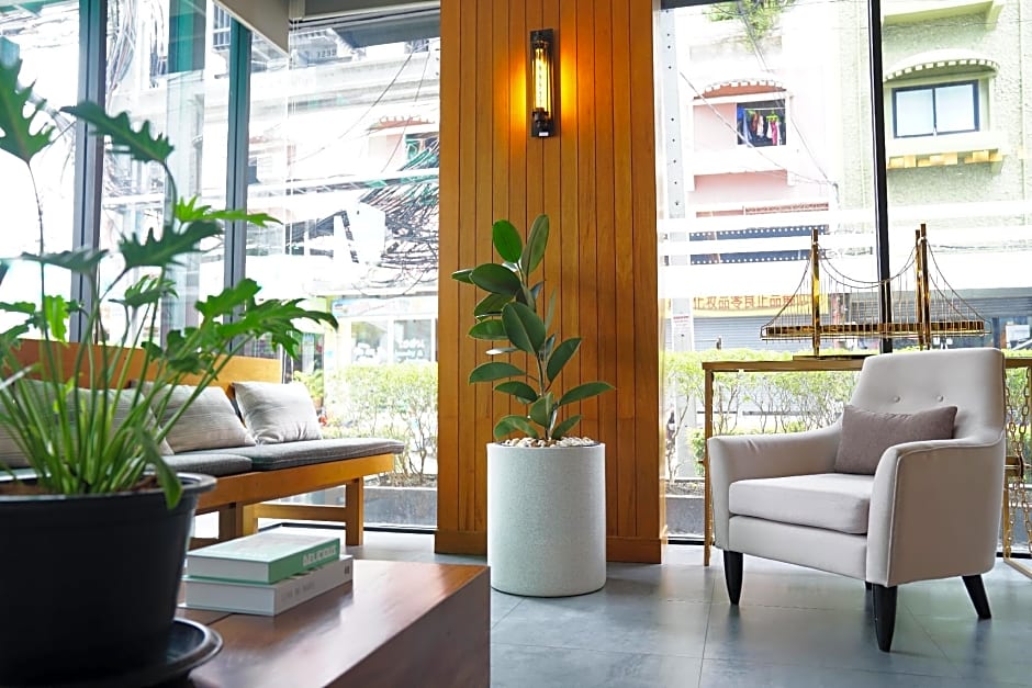 130 Hotel & Residence Bangkok (SHA Plus)