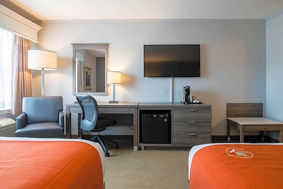 Amsterdam Inn & Suites, an Ascend Collection Hotel