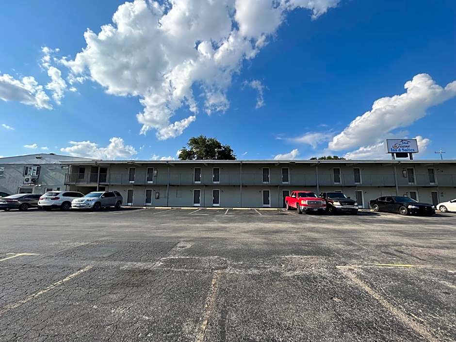 Mid Towne Inn & Suites