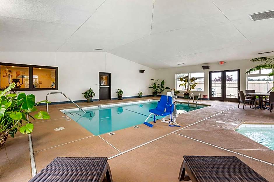 Comfort Inn & Suites Redwood Country