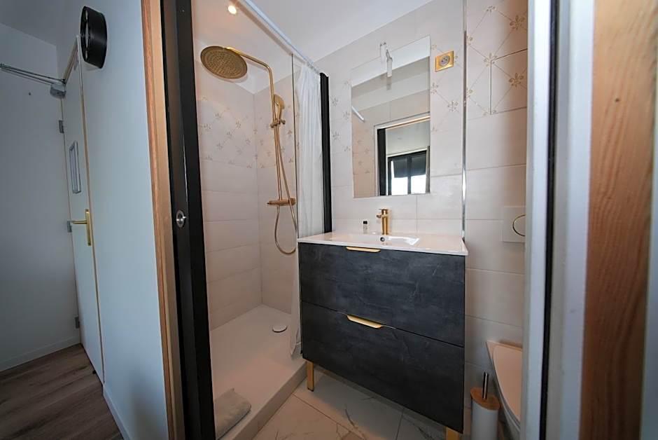 HDG Hôtel Gare de L'Isle Adam Appart's Hotel