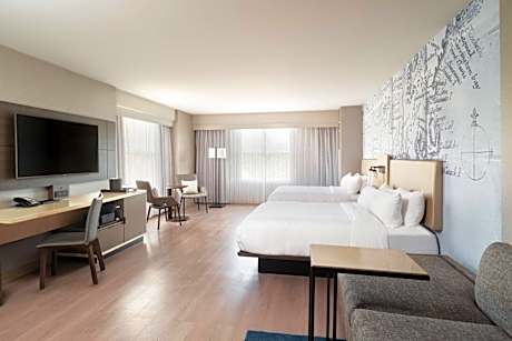 Larger Guest room, 2 Queen, Corner room