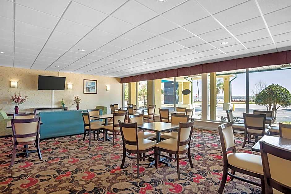 Quality Inn & Suites Near Lake Eufaula