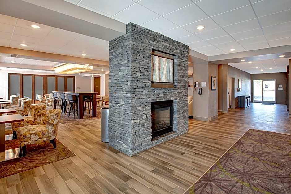 Ramada by Wyndham St Paul AB