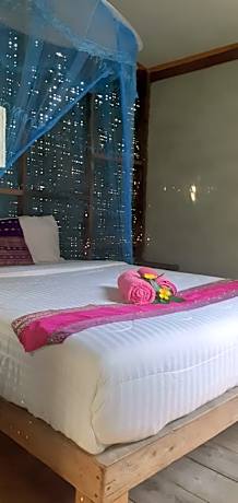 Bungalow with Garden View