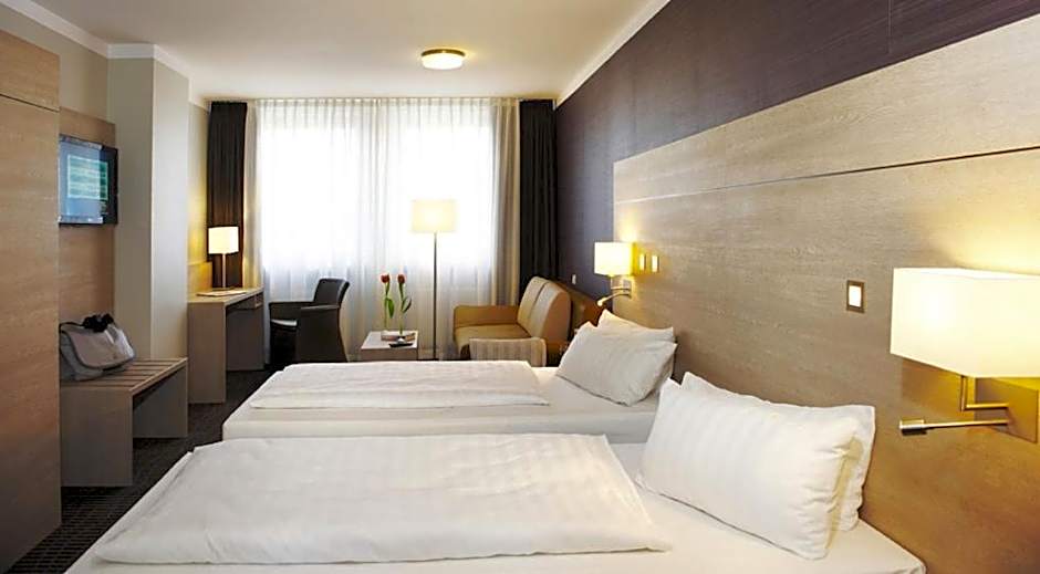 Photo 1 of 5 of Triple Room