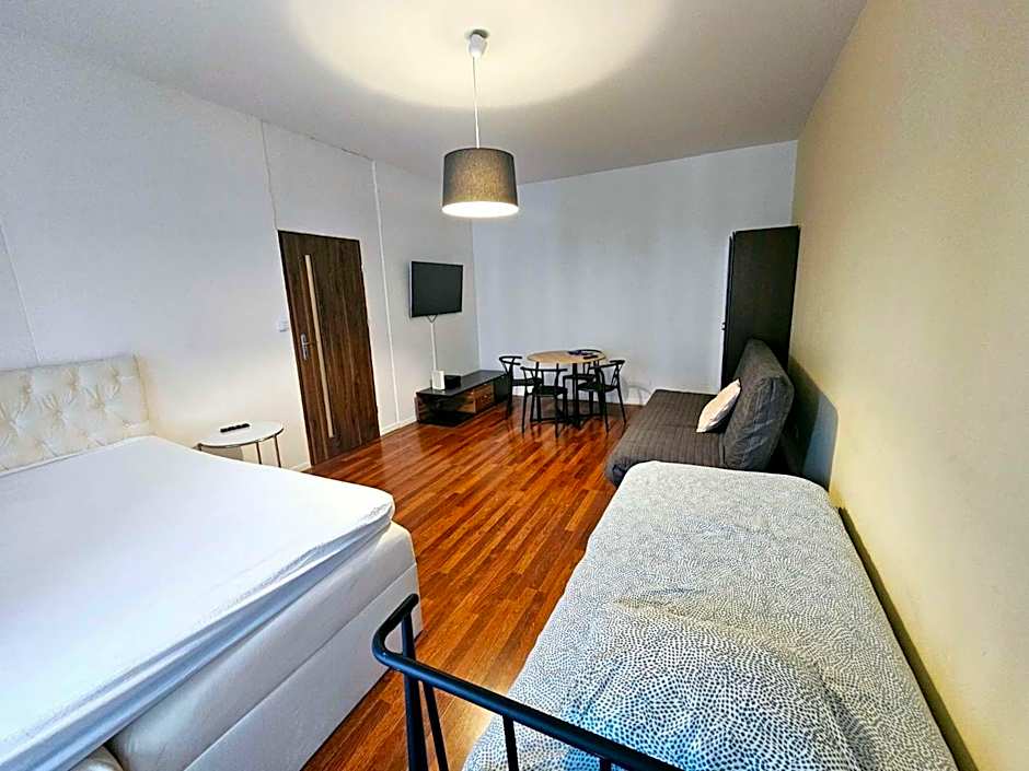 Rooms Green Rydygiera 17 own private room tv wifi