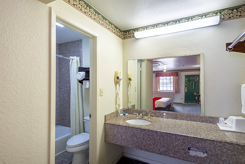 Three Rivers Executive Inn & Suites By OYO
