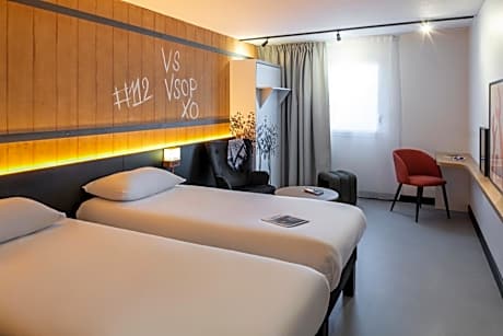 Basic Triple Room with Three Single Beds