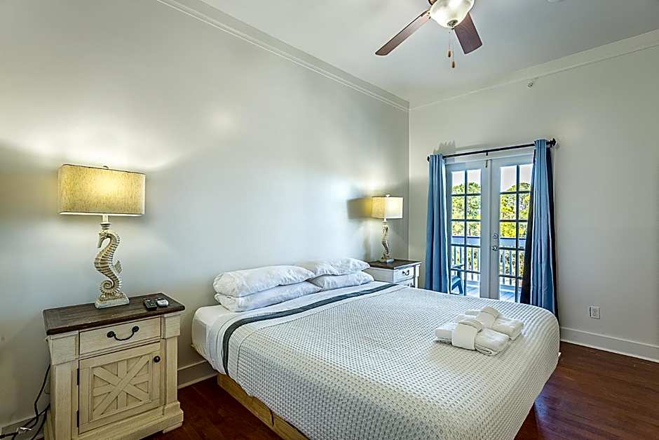 Photo 1 of 2 of 1 Queen Bed, Balcony