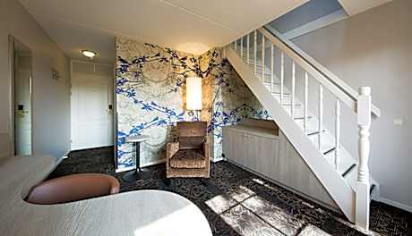 Comfort double room split level with bath