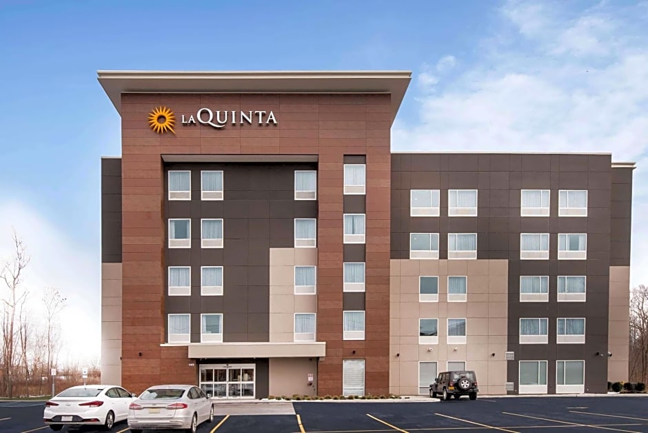 La Quinta Inn & Suites by Wyndham Buffalo Amherst