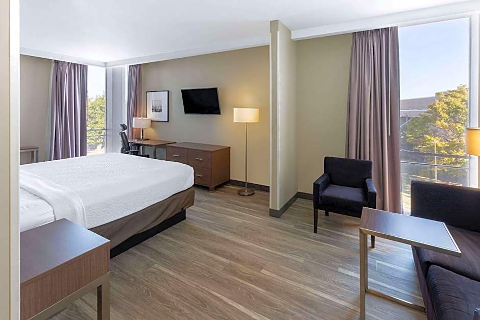 La Quinta Inn & Suites by Wyndham Tulsa Downtown - Route 66