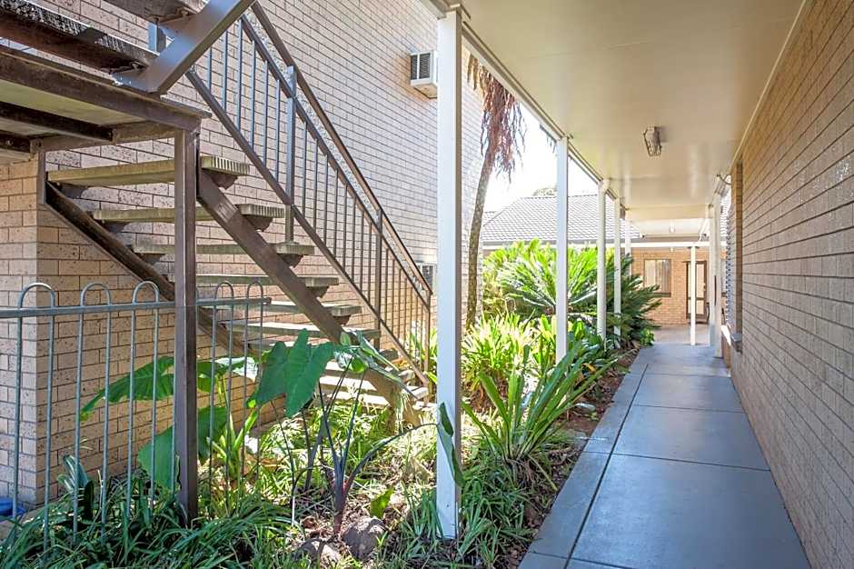 Jacaranda Place Motor Inn