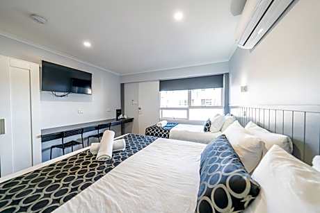 Deluxe King + Single with Kitchenette