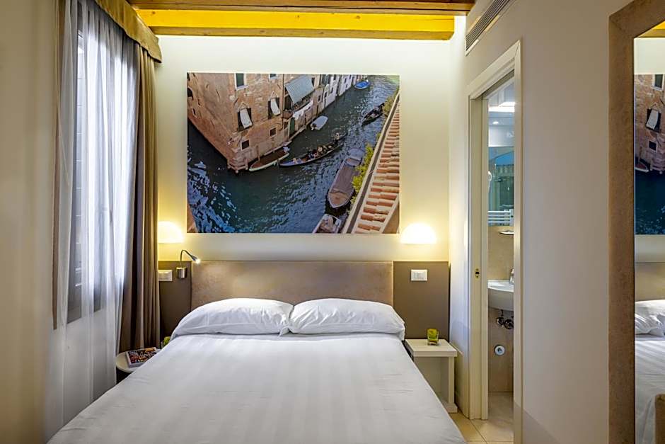 Leone Hotel