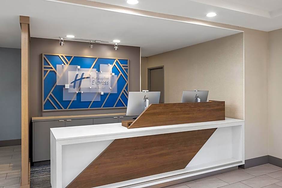 Holiday Inn Express & Suites Sacramento NE Cal Expo By IHG