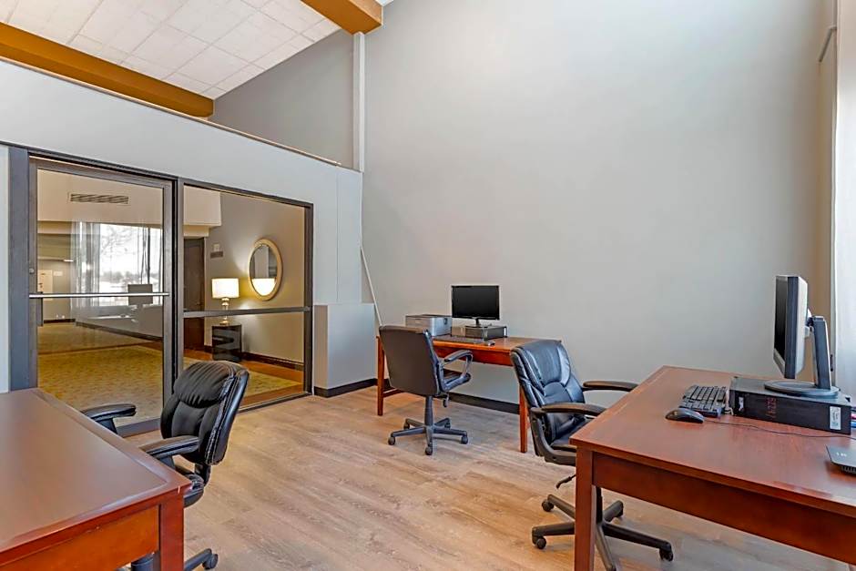 Clarion Hotel & Conference Center Lansing West