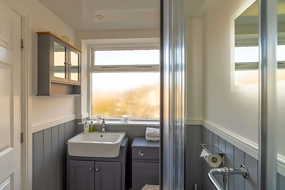 Holly Lodge Guest House with FREE off site health club