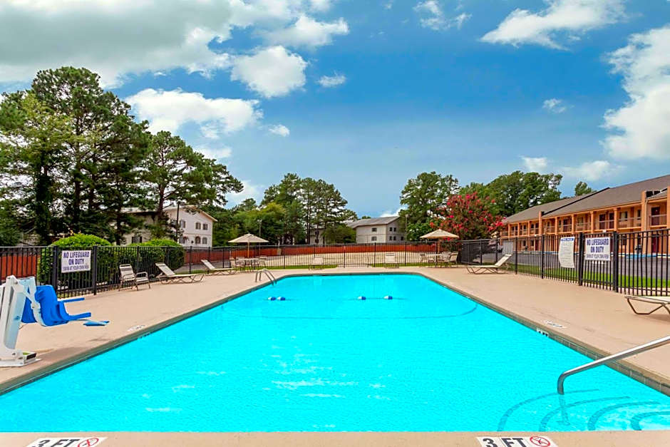 Days Inn by Wyndham Columbia
