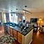 Deluxe Downtown Condo Close to Everything!
