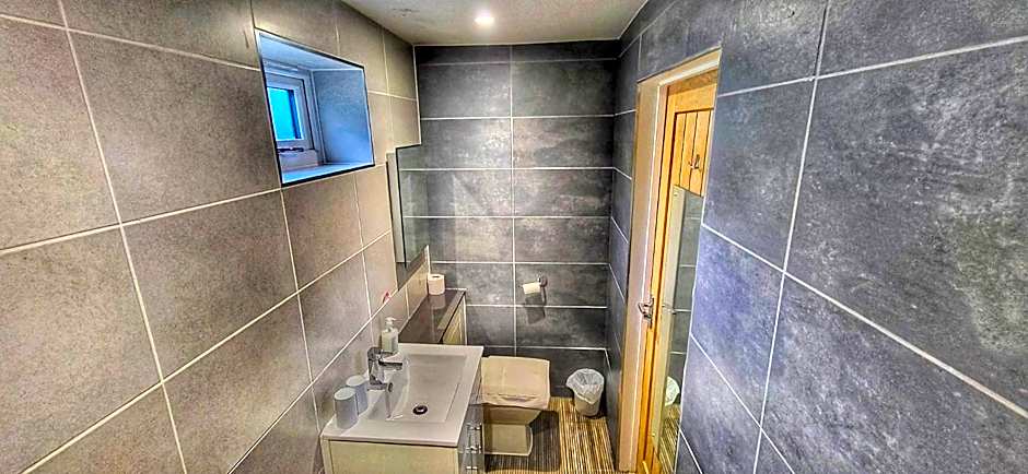 Deepcut Lodge Bed & Breakfast Self Service